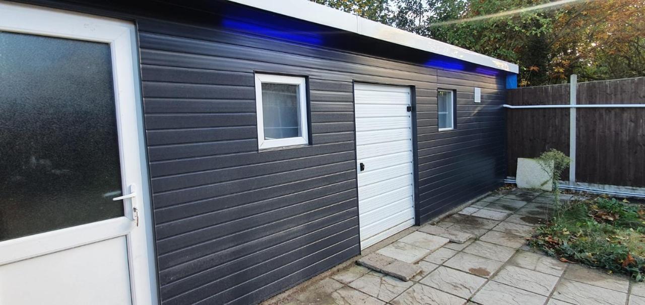 Adorable Private Suite With Free Street Parking Leicester Exterior foto