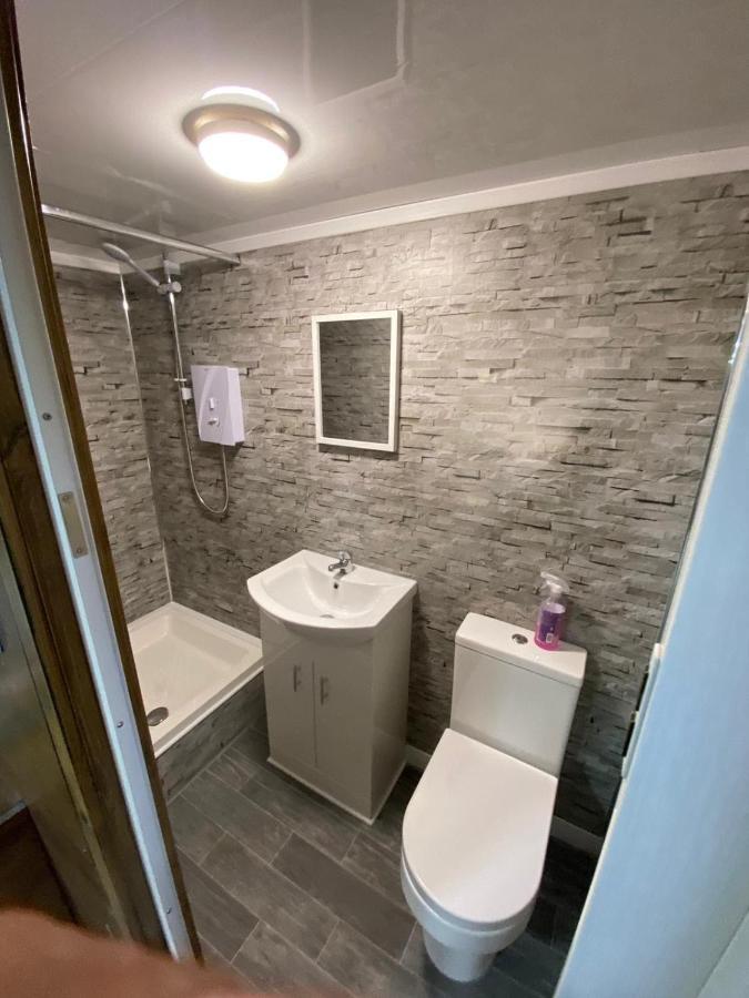 Adorable Private Suite With Free Street Parking Leicester Exterior foto