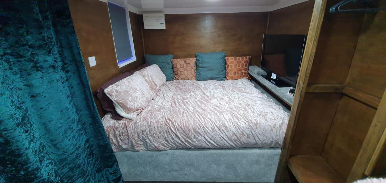 Adorable Private Suite With Free Street Parking Leicester Exterior foto